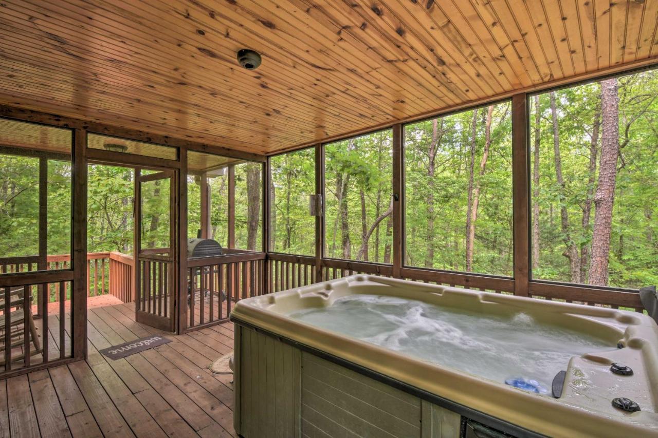 The Honeybee Cabin With Private Porch And Hot Tub Clarkesville Exterior foto