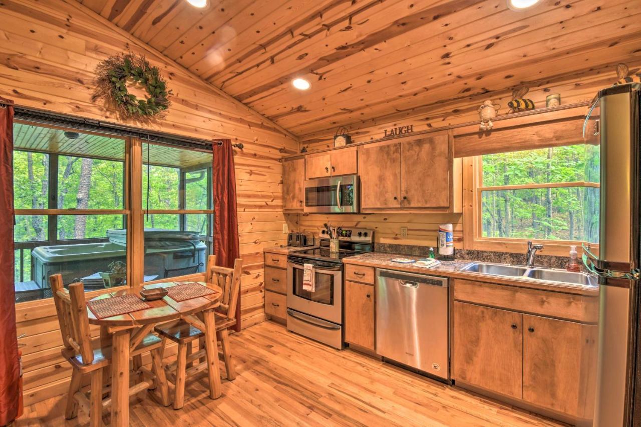 The Honeybee Cabin With Private Porch And Hot Tub Clarkesville Exterior foto