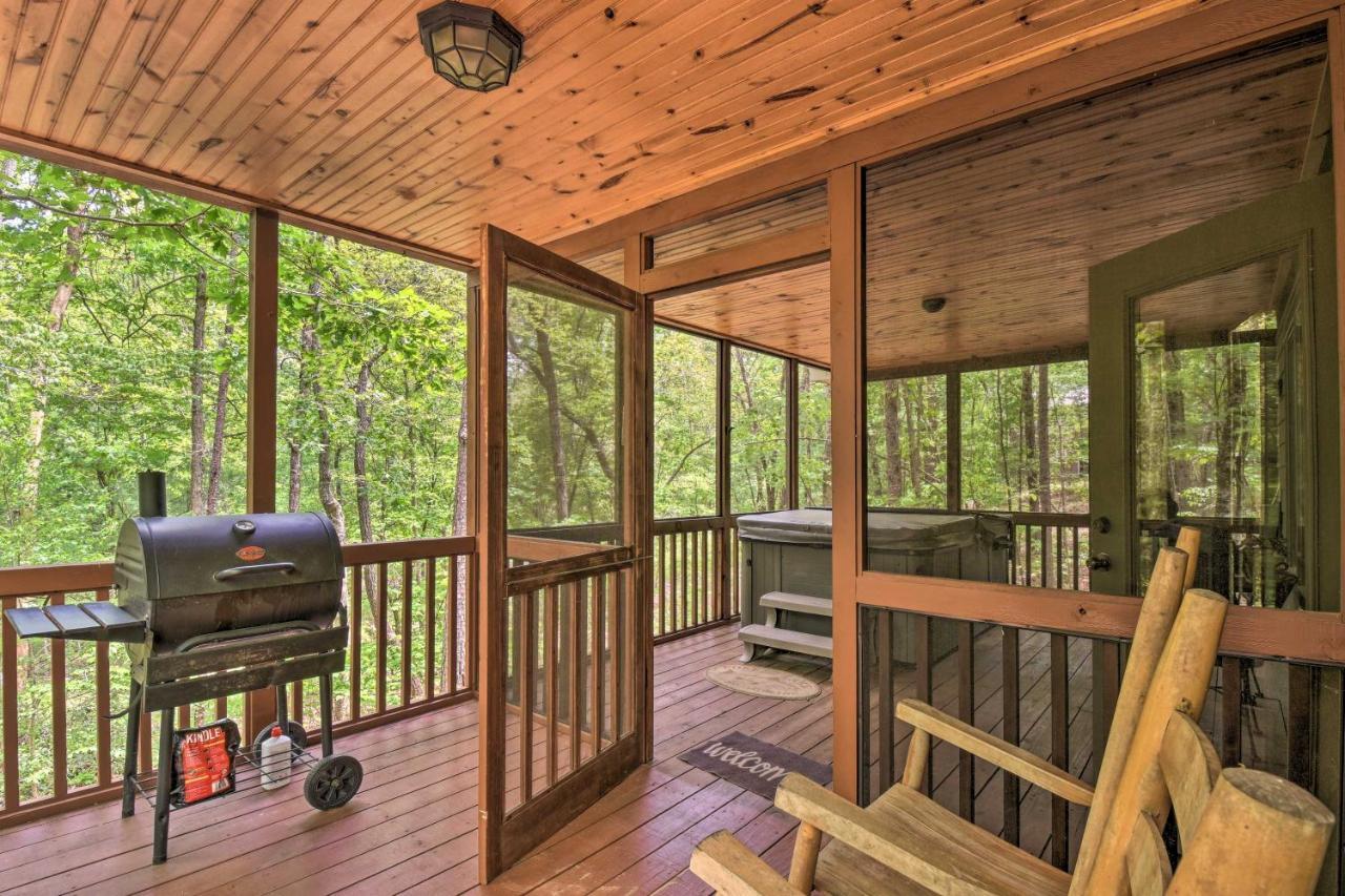 The Honeybee Cabin With Private Porch And Hot Tub Clarkesville Exterior foto