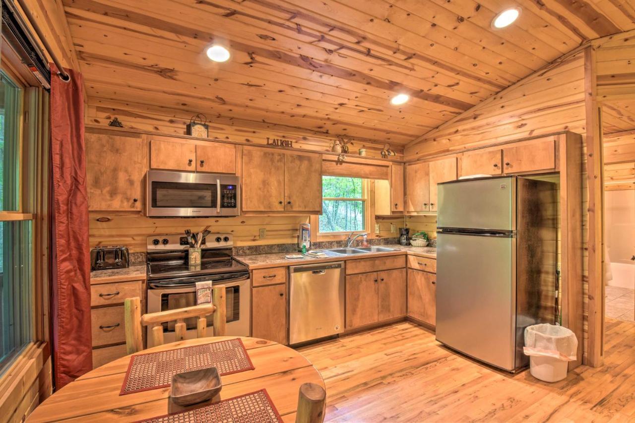 The Honeybee Cabin With Private Porch And Hot Tub Clarkesville Exterior foto